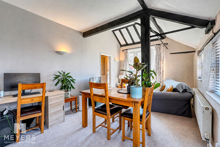 1 Bedroom Apartment For Sale In Bargates, Christchurch, BH23
