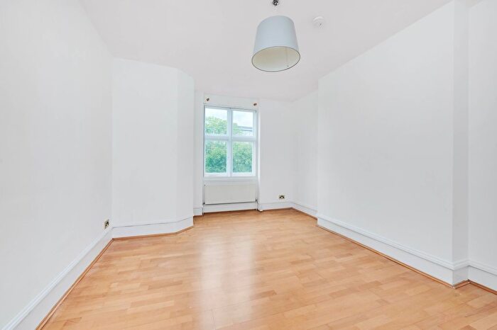 3 Bedroom Flat To Rent In Talgarth Road, London, W14