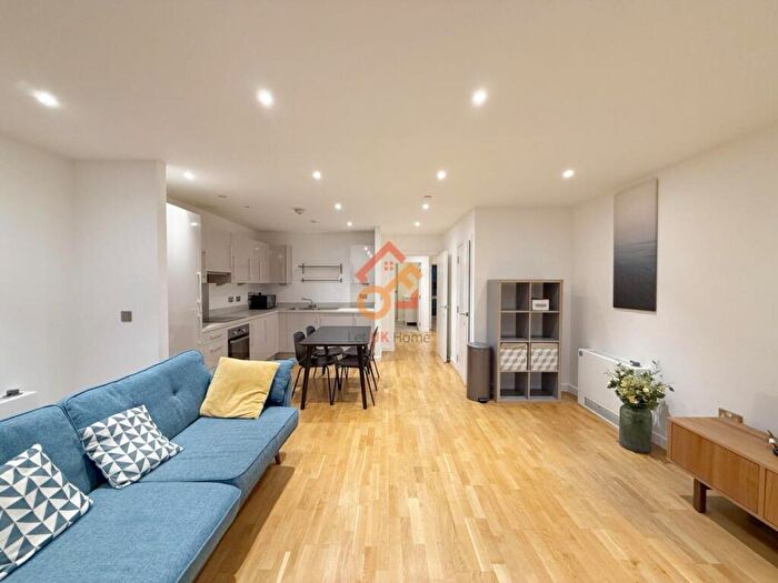 2 Bedroom Flat To Rent In Waterford Court, Turnberry Quay, London, E14