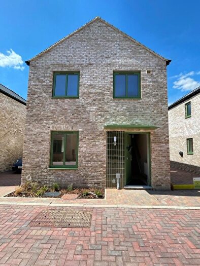 3 Bedroom Terraced House To Rent In Lawrence Weaver Road, Cambridge, Cambridgeshire, CB3