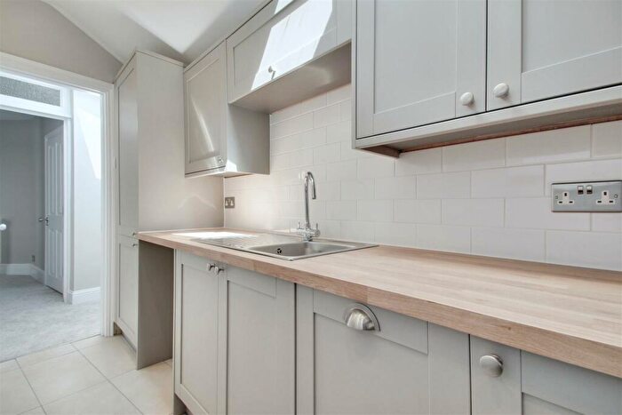 1 Bedroom Flat For Sale In Lansdowne Road, Worthing, BN11