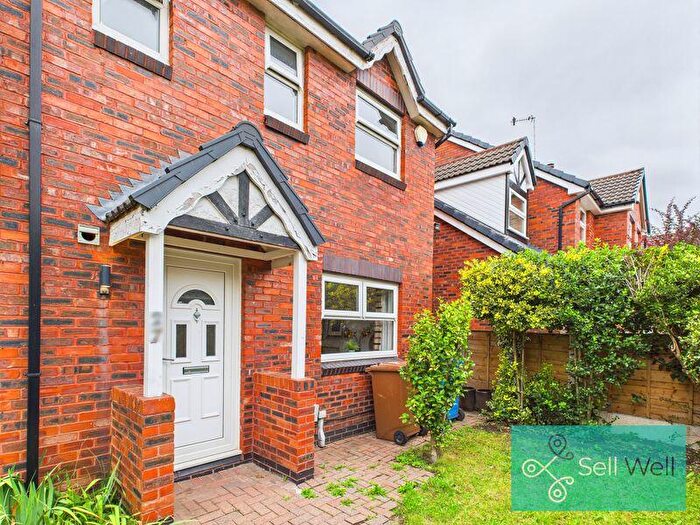 3 Bedroom Semi-Detached House For Sale In Ladymere Drive, Worsley, Manchester, M28