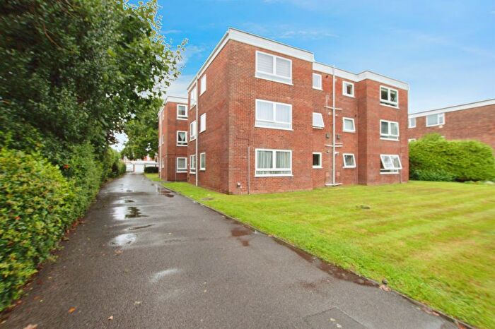 2 Bedroom Flat For Sale In Richmond Park Road, Bournemouth, BH8