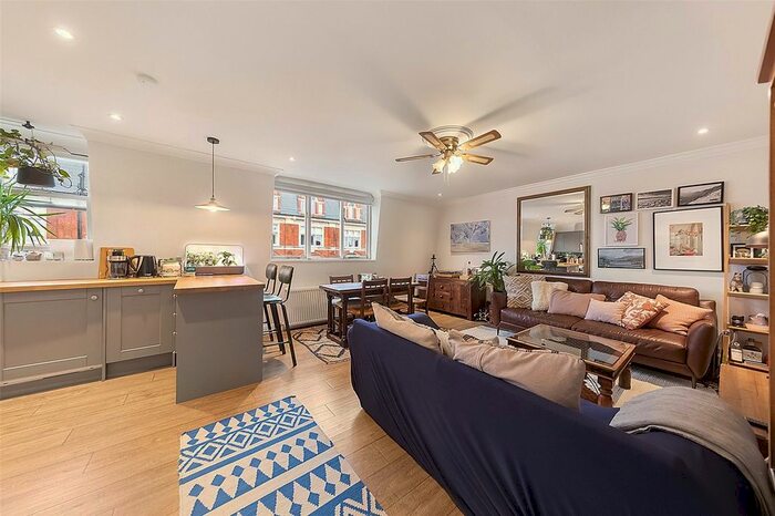 2 Bedroom Flat To Rent In Palace Court, London, W2