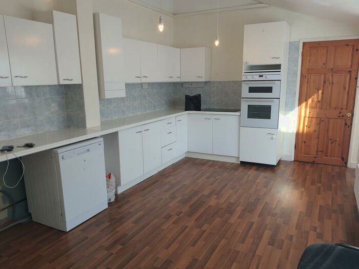 3 Bedroom Bungalow To Rent In Houghton Regis, LU5