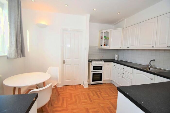 3 Bedroom End Of Terrace House To Rent In Kneller Road, Twickenham, Uk, TW2