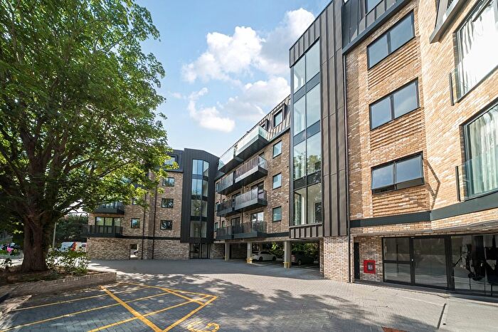 2 Bedroom Flat To Rent In Bourne Way, Hayes, Bromley, BR2