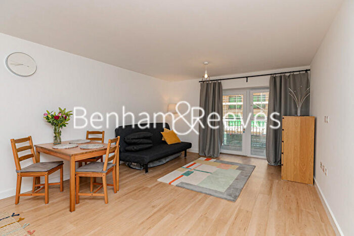 Studio To Rent In East Drive, Beaufort Park, NW9