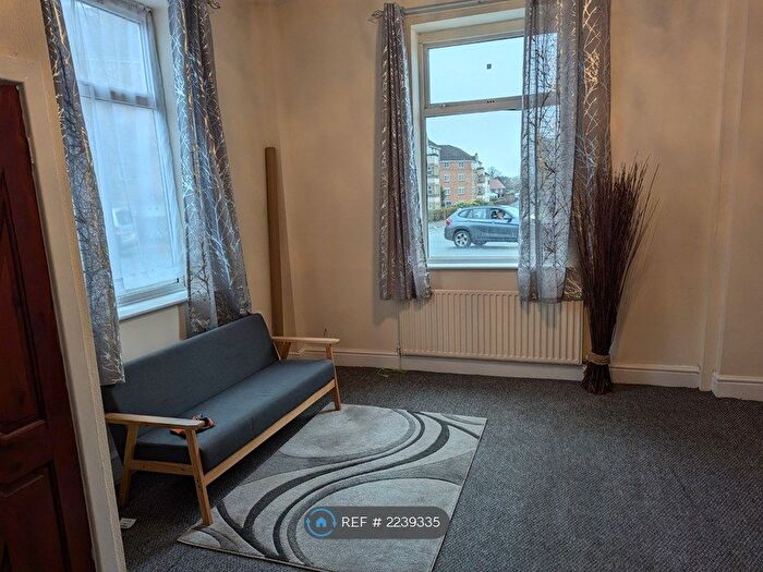 2 Bedroom End Of Terrace House To Rent In Old Road, Hyde, SK14