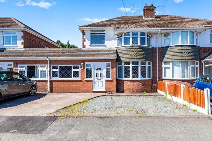 3 Bedroom Semi-Detached House For Sale In Vaudrey Drive, Woolston, WA1