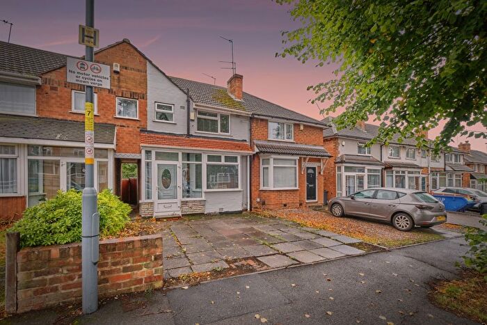 3 Bedroom Semi-Detached House For Sale In Birkenshaw Road, Birmingham, B44