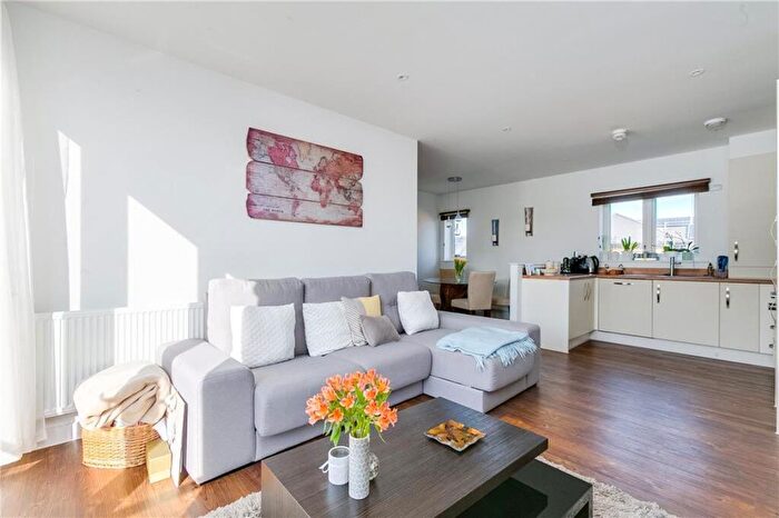 2 Bedroom Flat To Rent In Welland House, Balham, SW12