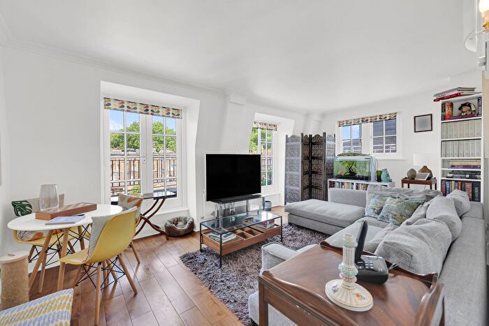 2 Bedroom Flat For Sale In Tavistock Place, London, WC1H