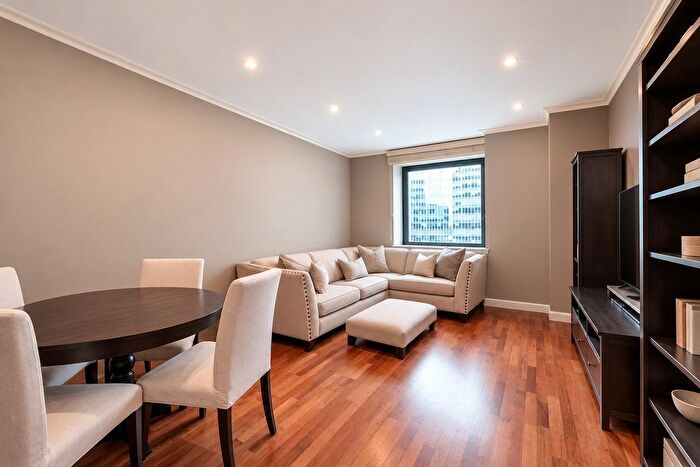 2 Bedroom Flat To Rent In South Quay Square, Discovery Dock Apartments East, Canary Wharf, E14