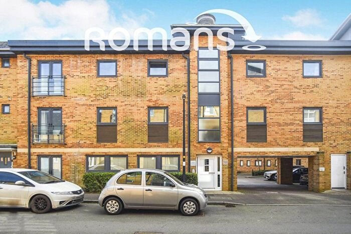 2 Bedroom Flat For Sale In Pasteur Drive, Swindon, Wiltshire, SN1