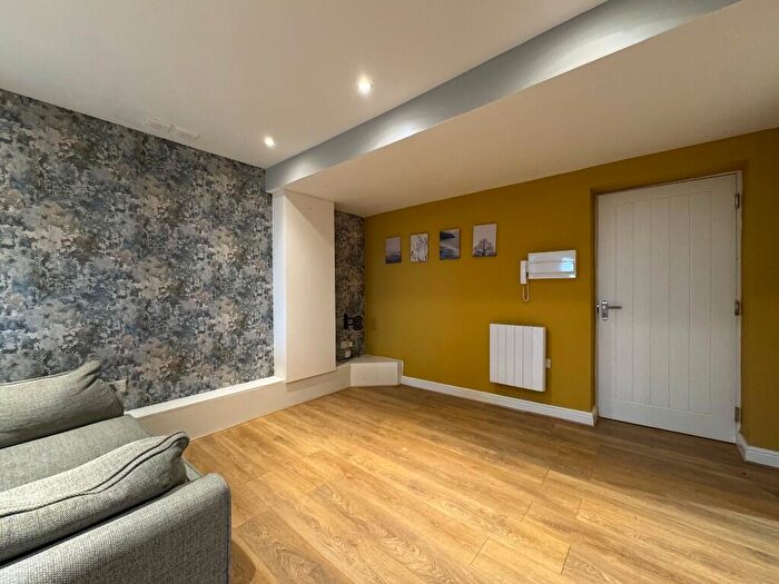 1 Bedroom Flat To Rent In Moorview House, High Street, S43