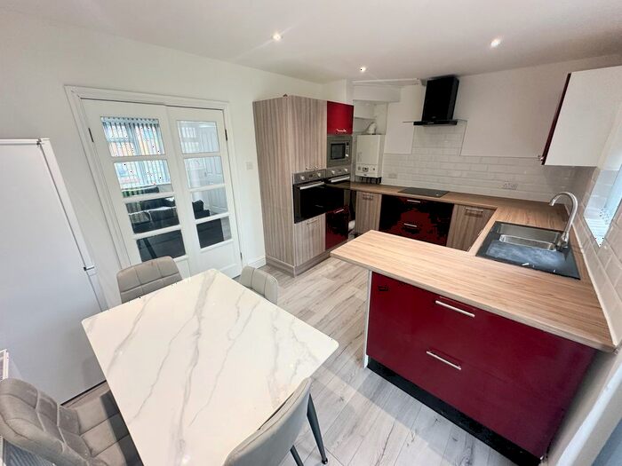 3 Bedroom Semi-Detached House To Rent In Whitelodge Avenue, Liverpool, L36