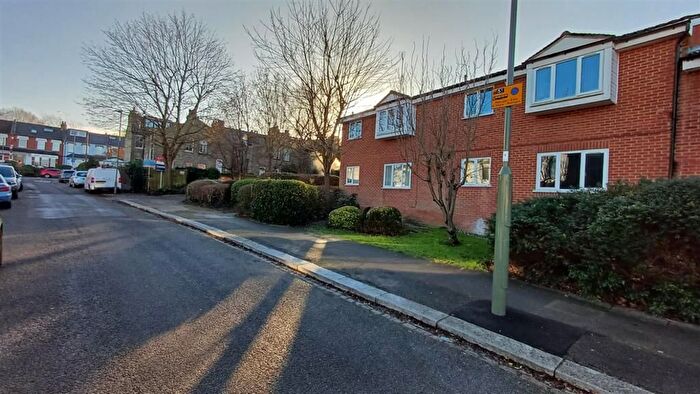 1 Bedroom Flat For Sale In Newton Avenue, London, N10