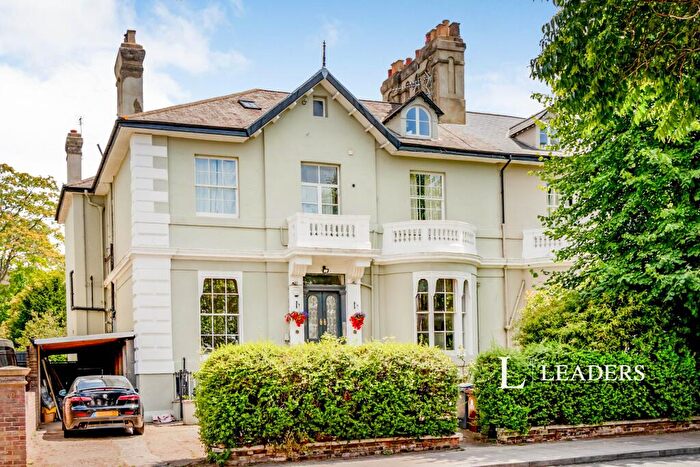 Studio To Rent In Claremont Road, Surbiton, KT6