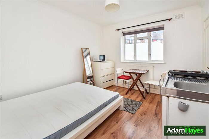 Studio To Rent In The Grange Estate, East Finchley, N2