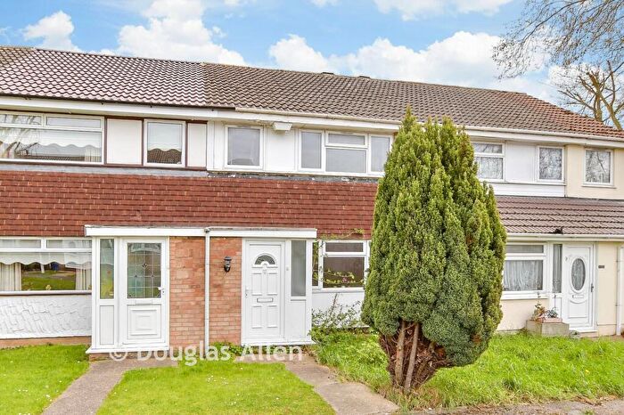3 Bedroom Terraced House For Sale In Lake Road, Romford, Essex, RM6