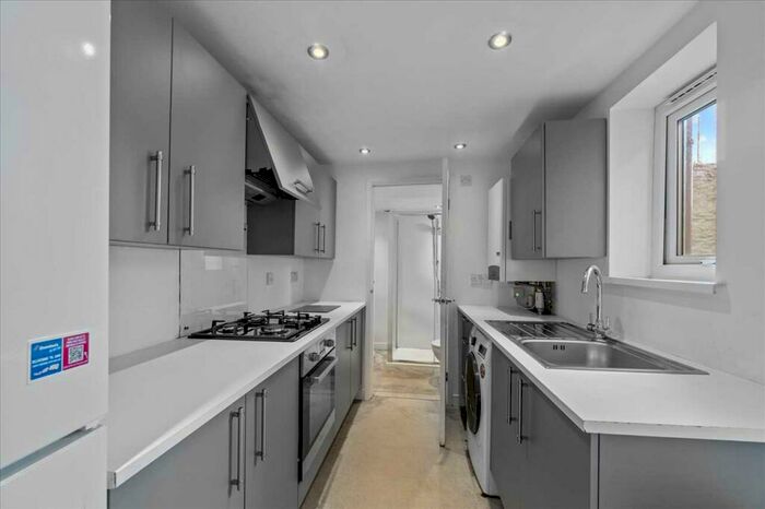 1 Bedroom Apartment To Rent In Clifton Place, Plymouth, PL4