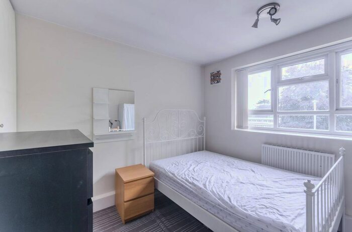 4 Bedroom Flat To Rent In West House Close, Southfields, London, SW19