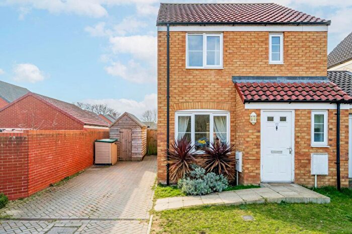 3 Bedroom Link Detached House For Sale In Tailor Place, Hethersett, NR9
