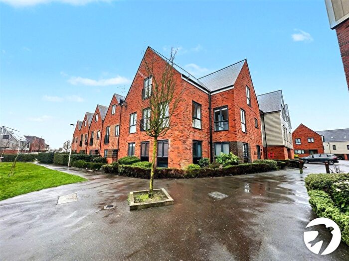 1 Bedroom Flat For Sale In Dakota Drive, Chatham, Kent, ME4