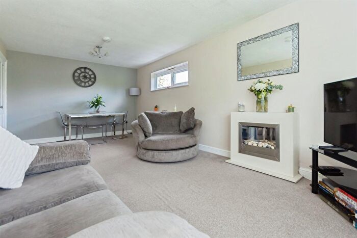 2 Bedroom Flat For Sale In Stratford Road, Shirley, Solihull, B90