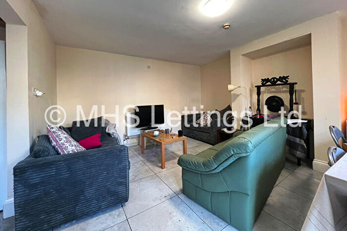 8 Bedroom Terraced House To Rent In Hyde Park Road, Leeds, LS6