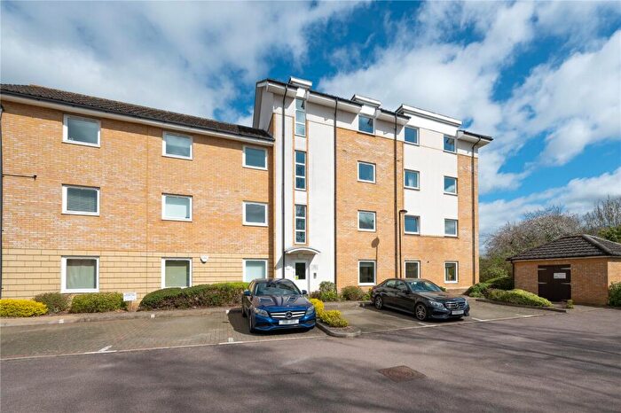 2 Bedroom Flat For Sale In Bakers Close, St. Albans, Hertfordshire, AL1