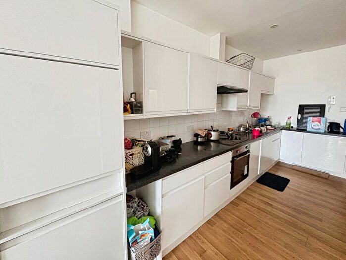 2 Bedroom Flat To Rent In Rose Court, Victoria Road, Aldershot, GU11