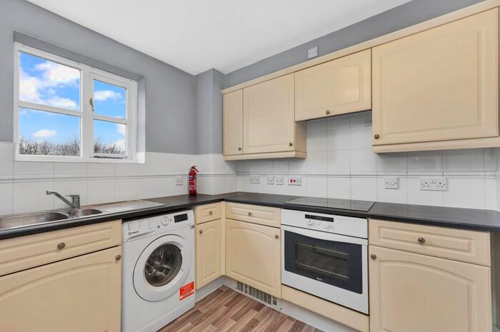 2 Bedroom Flat To Rent In Otter Close, Stratford, London, E15