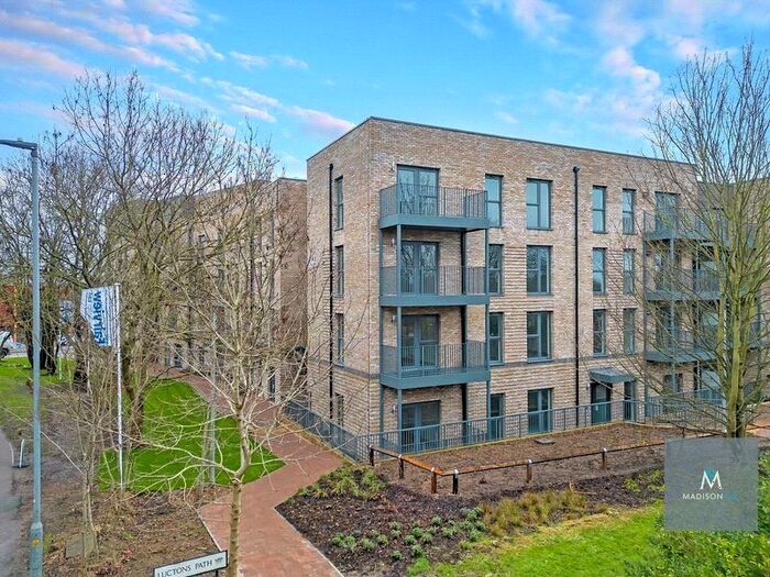 2 Bedroom Flat To Rent In Borders Lane, Loughton, Essex, IG10