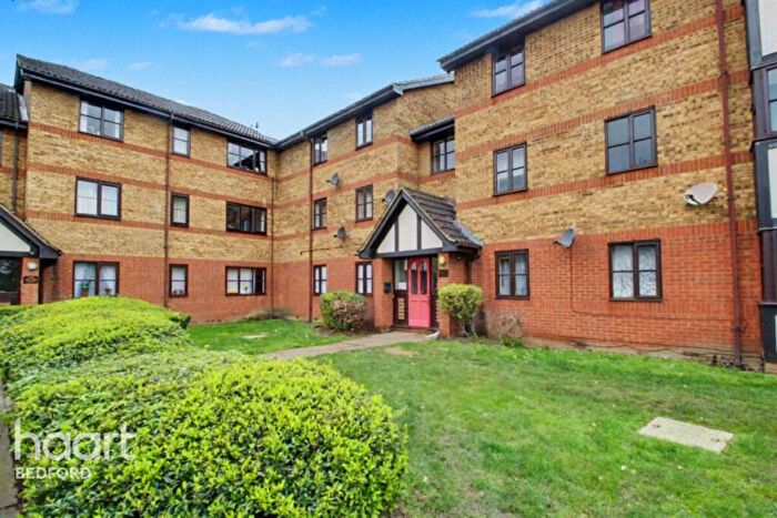 2 Bedroom Apartment To Rent In Redwood Grove, Bedford, MK42