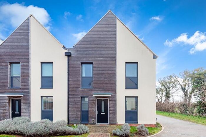 3 Bedroom End Of Terrace House To Rent In Chantenay Close, Bicester, OX27