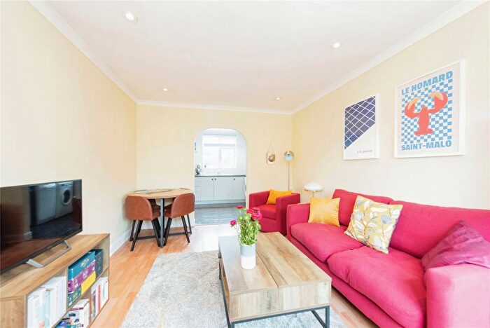 1 Bedroom Flat For Sale In Down Road, Teddington, TW11