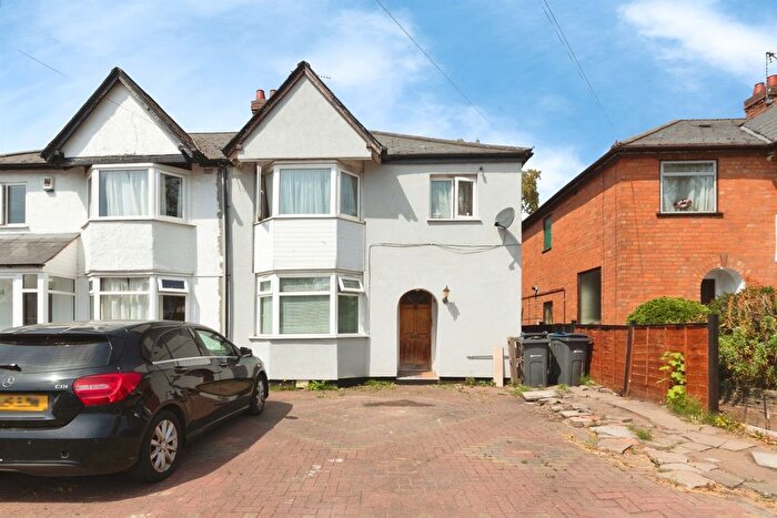 4 Bedroom Semi-Detached House For Sale In Baldwins Lane, Birmingham, B28