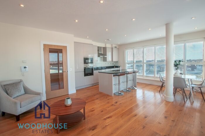 2 Bedroom Flat To Rent In High Road, London, NW10