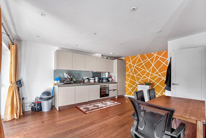 1 Bedroom Flat For Sale In Rooks Corner, Roxeth Green Avenue, South Harrow, HA2