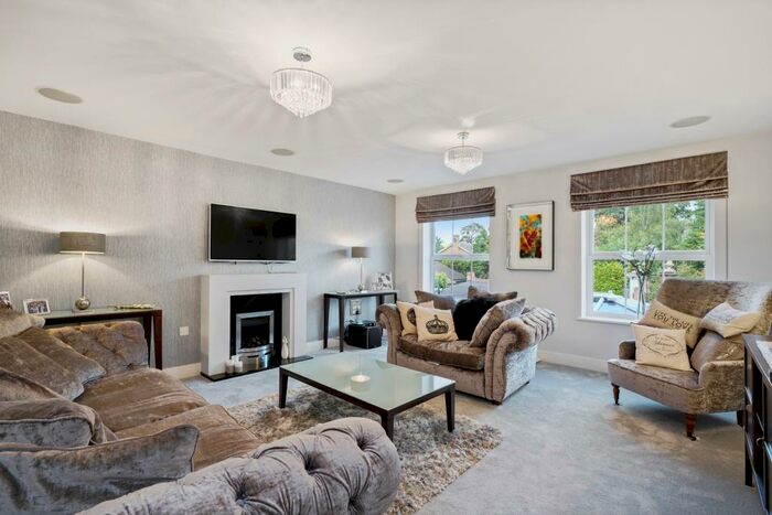 4 Bedroom House To Rent In Castle Mews, Weybridge, KT13