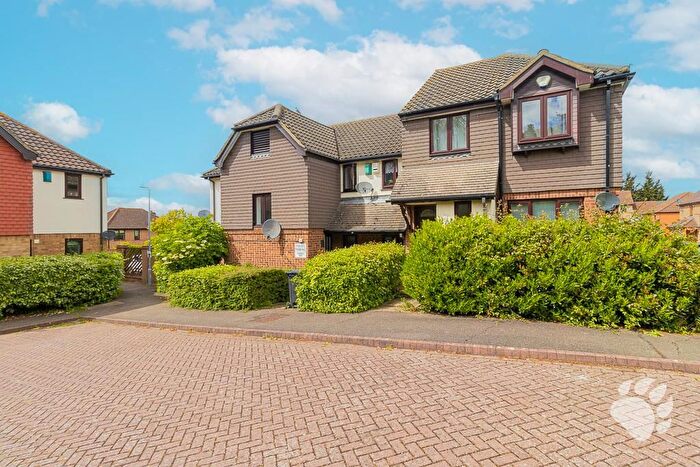 1 Bedroom Flat For Sale In Robinia Close, Steeple View, SS15