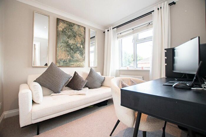 2 Bedroom Terraced House For Sale In Fox Close, Bishopstoke, SO50