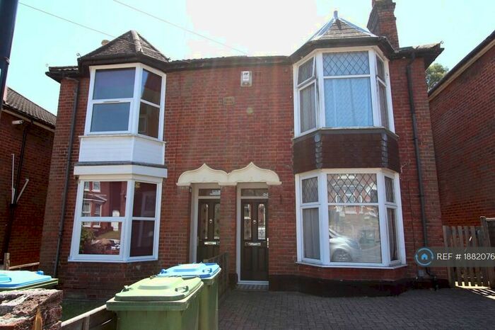 5 Bedroom Semi-Detached House To Rent In Broadlands Road, Southampton, SO17