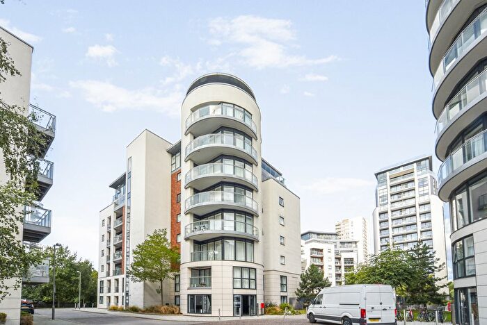1 Bedroom Flat For Sale In Pump House Crescent, Brentford, TW8
