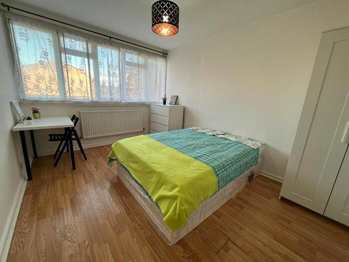 3 Bedroom Flat To Rent In Lomas Street, Whitechapel, London, E1