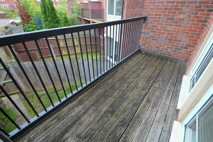 4 Bedroom House To Rent In A Chorlton Road, Hulme, Manchester, M15