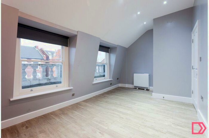 3 Bedroom Flat To Rent In A Lea Bridge Road, London, E10