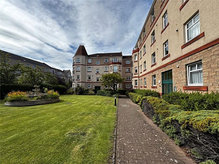 2 Bedroom Flat To Rent In Sinclair Place, Dalry, Edinburgh, EH11